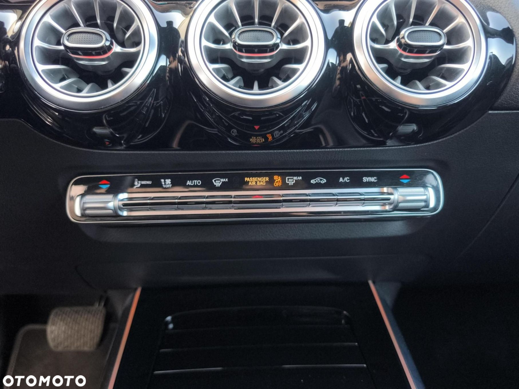 Mercedes-Benz GLA 200 Progressive - 19