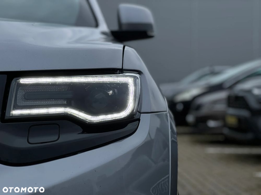 Jeep Grand Cherokee - 12