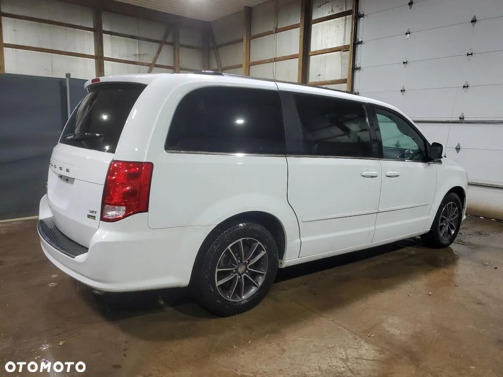 Dodge Grand Caravan - 4
