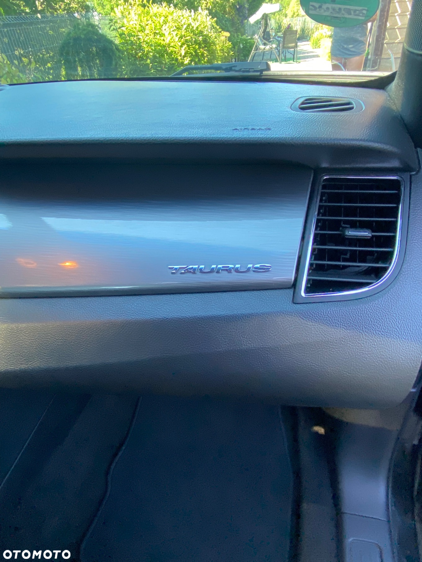 Ford Taurus - 18