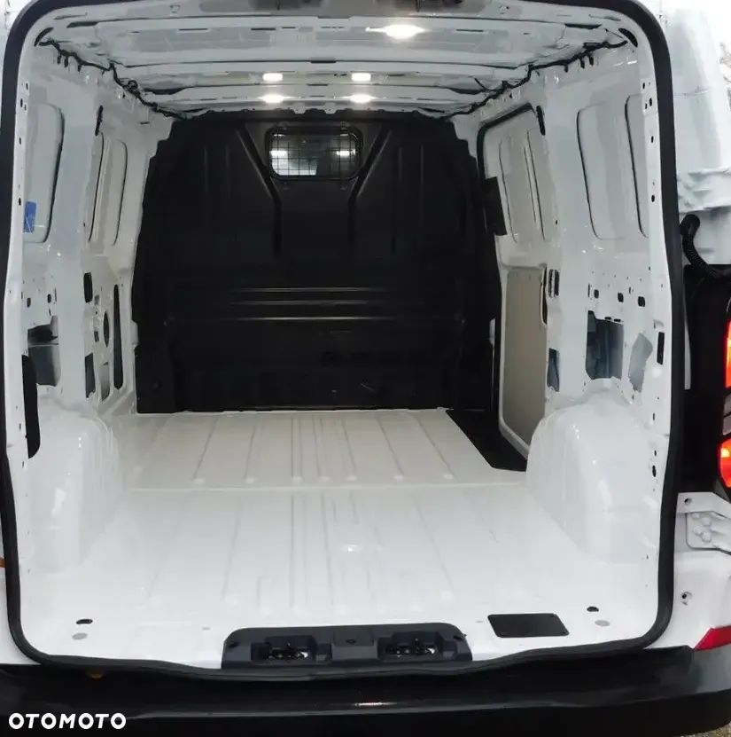 Ford Transit Custom Van - 12