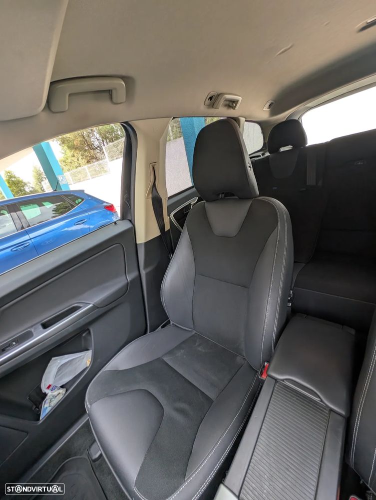 Volvo XC 60 2.4 D Drive Momentum - 13