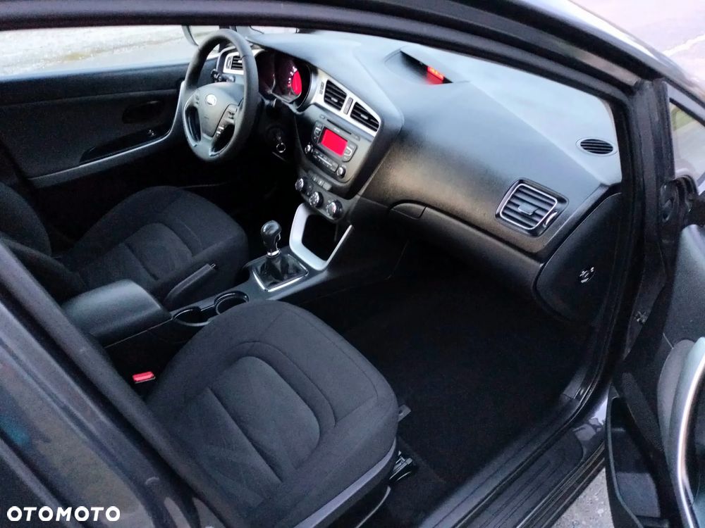 Kia Ceed - 10