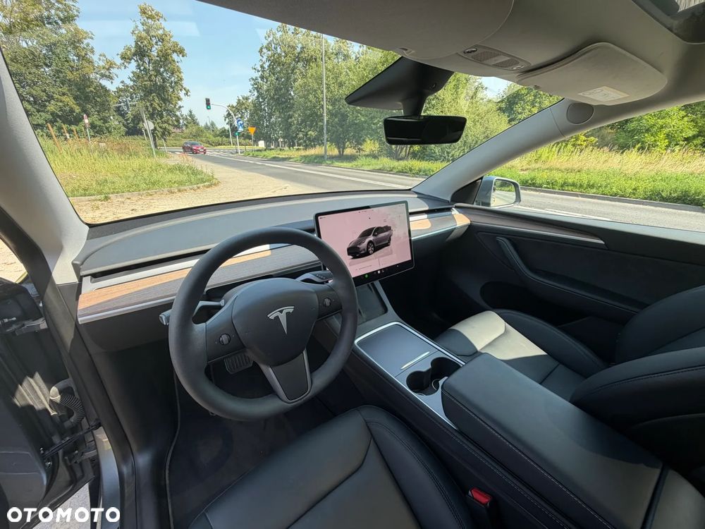 Tesla Model Y Long Range Dual Motor AWD - 9