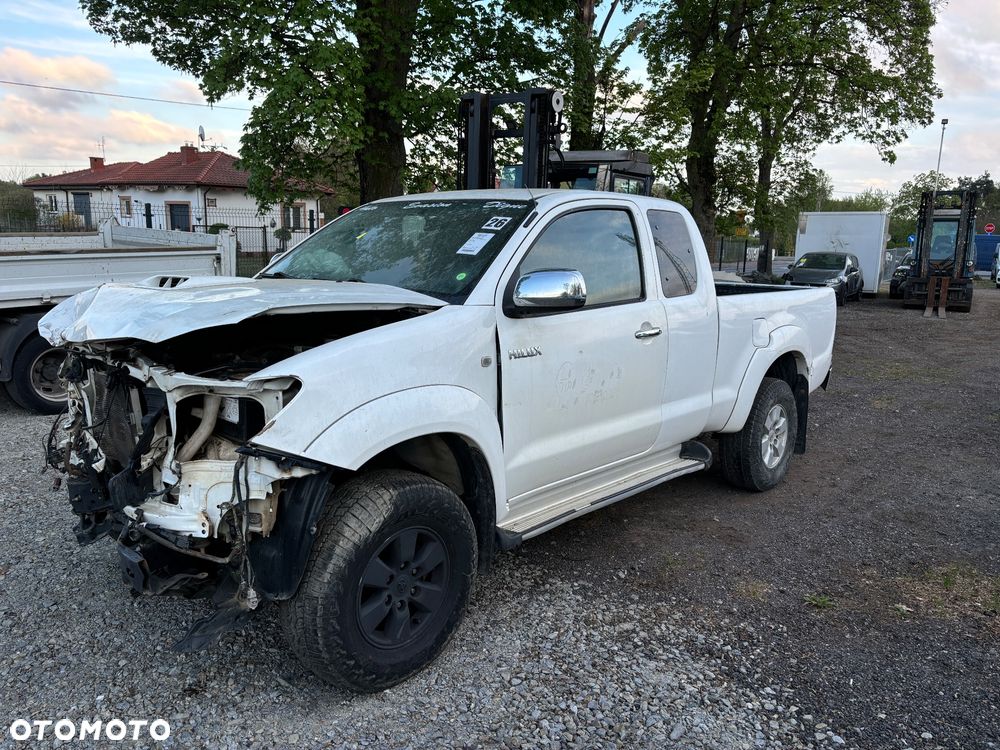 Toyota Hilux 4x4 Extra Cab - 1