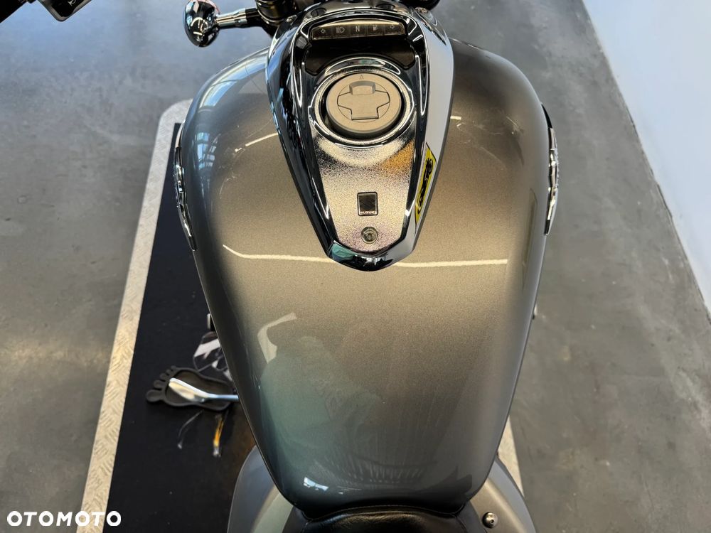 Suzuki Intruder - 29