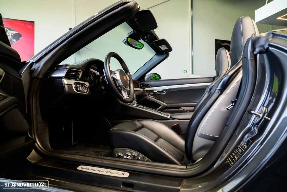 Porsche 911 (991) Carrera 4 GTS PDK - 13