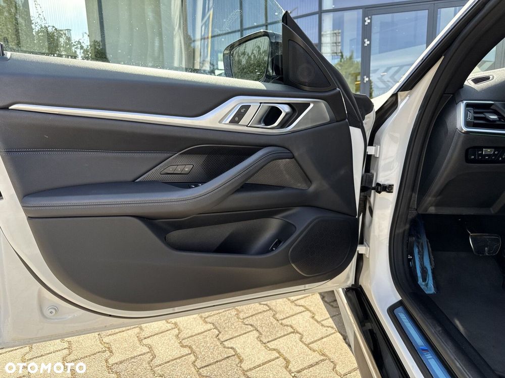 BMW i4 70.3kWh eDrive 35 M Sport - 12