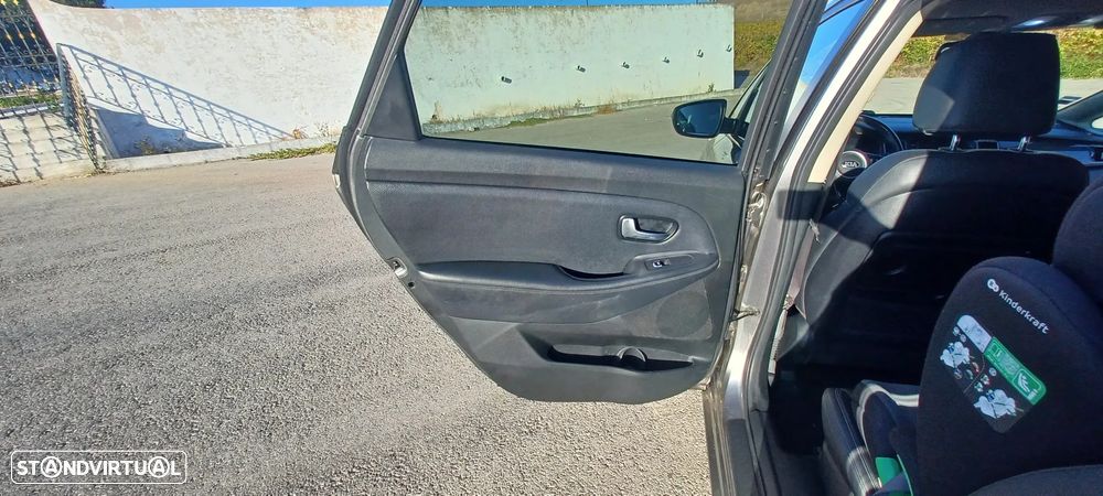 Kia Carens 1.7 CRDi ISG TX - 21