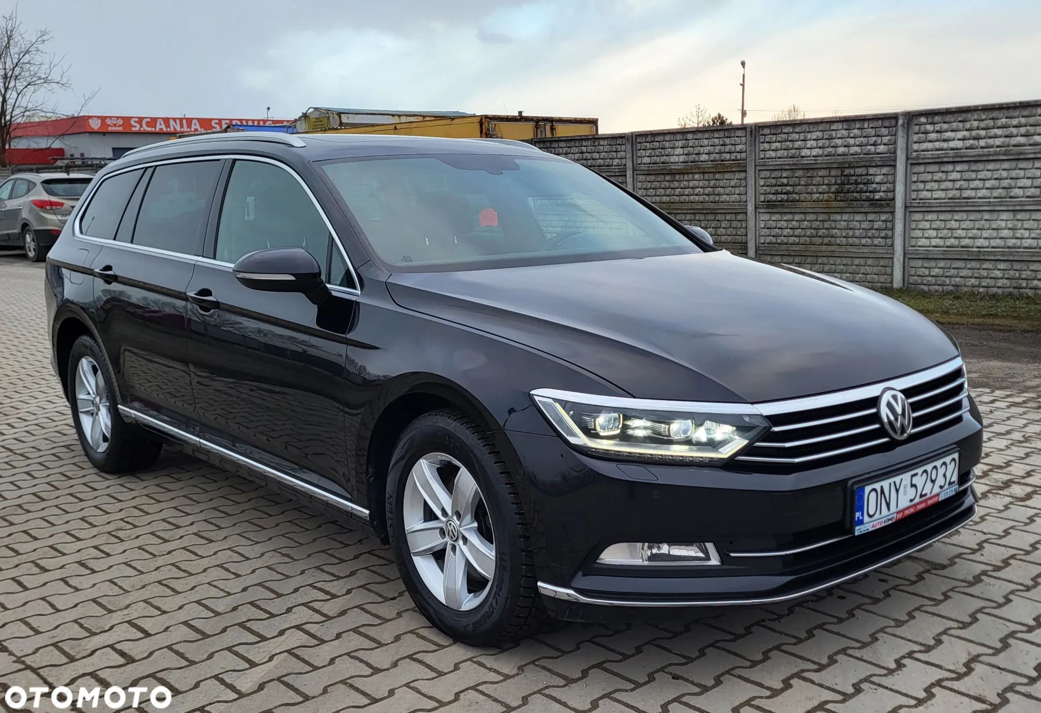 Volkswagen Passat - 1