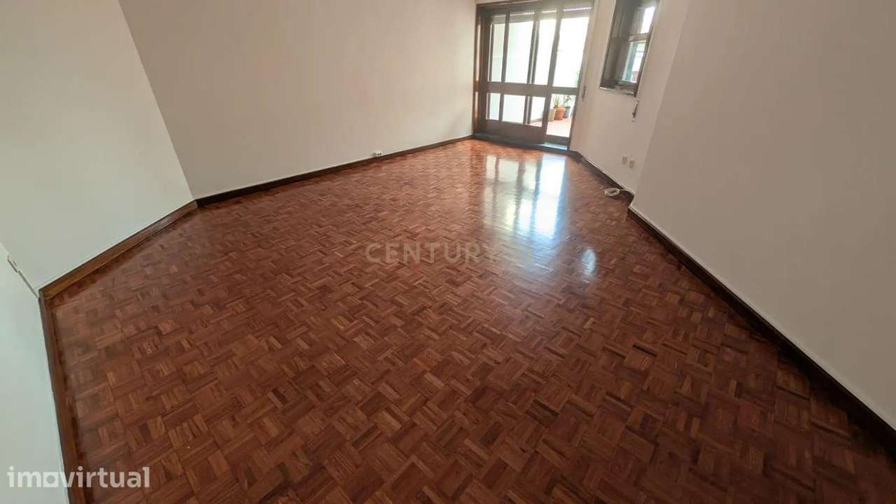 Apartamento T3 + 1 com Terraço para arrendar: O seu refúgio entre a Ci - Grande imagem: 4/26