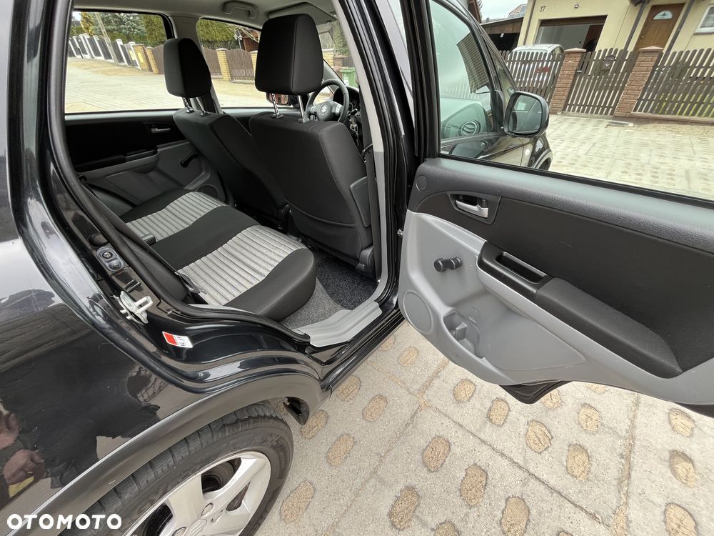 Suzuki SX4 Classic 1.6 VVT 4x4 Comfort - 12