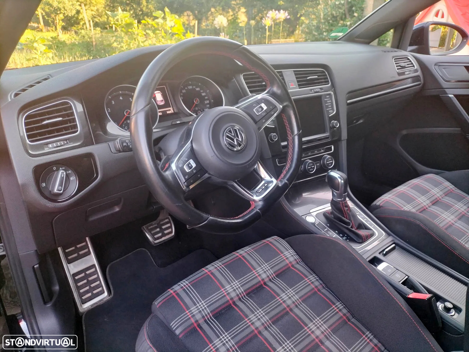 VW Golf 2.0 TSi GTi DSG Performance - 11