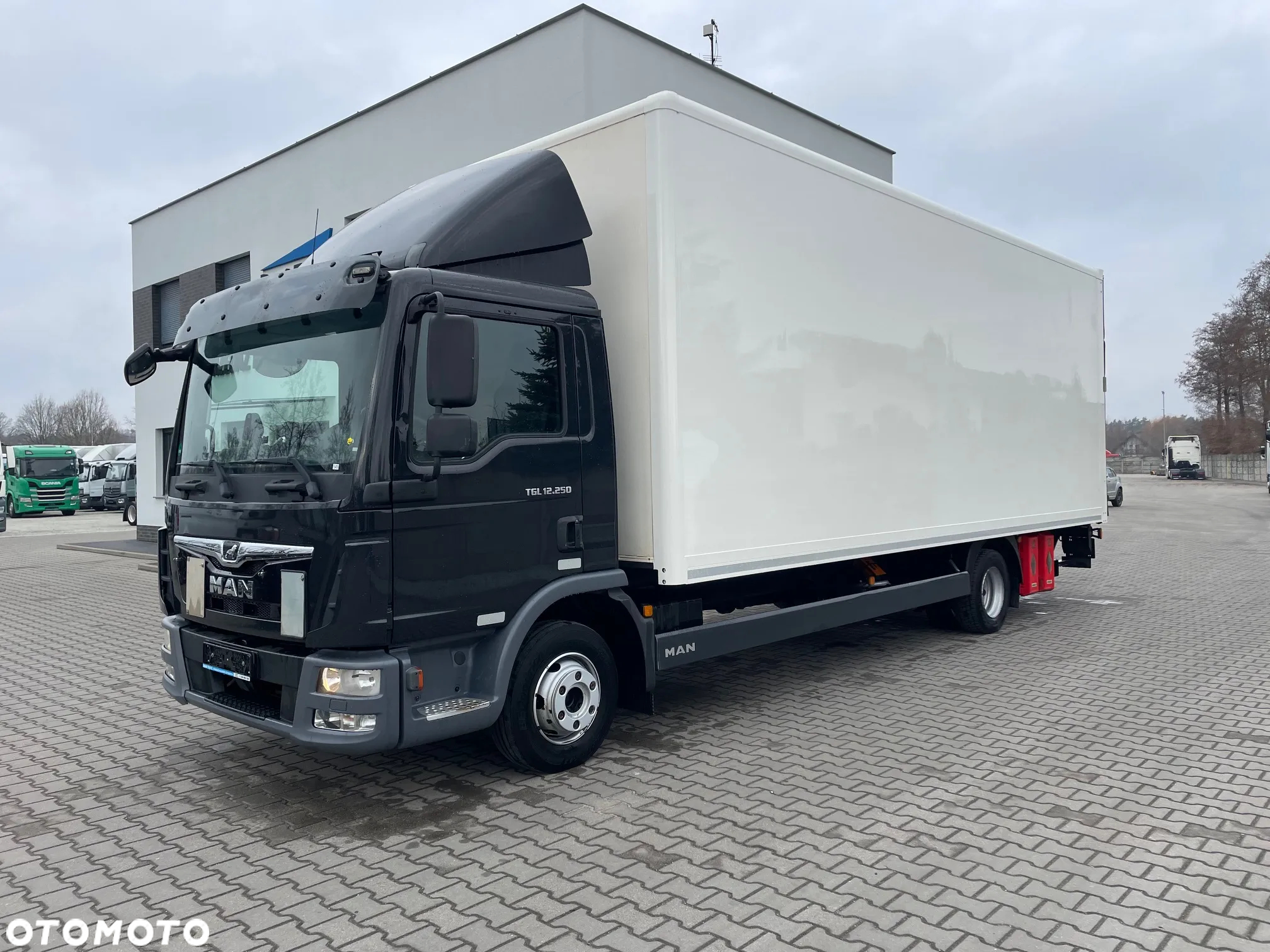MAN TGL 12.250, KONTENER 7,3m ( 18 europalet ) - 3