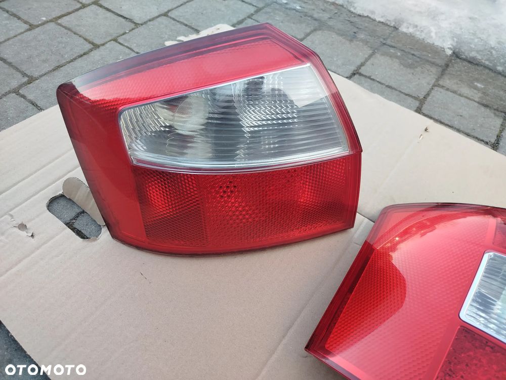 Audi A4 B6  sedan lampa tylna lewa - 3