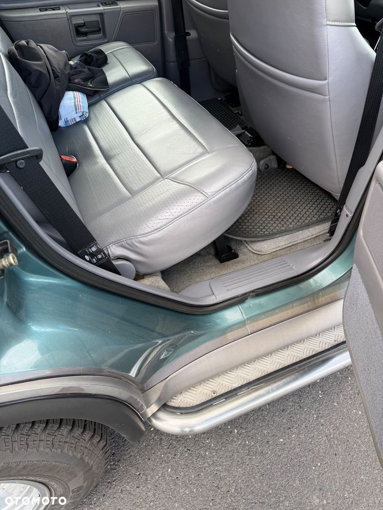 Ford Explorer Standard - 21