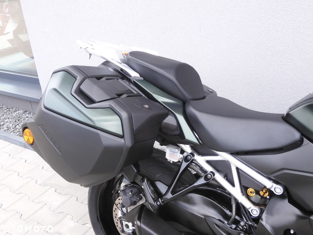 Suzuki GSX - 11