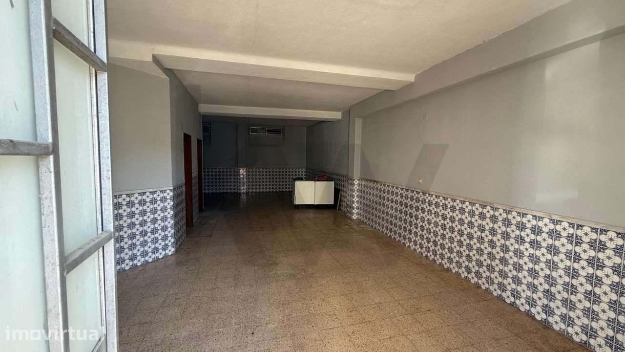 Espaço Comercial Versátil com 67 m2 com WC e Arrumo – Praceta Santo An - Grande imagem: 5/14