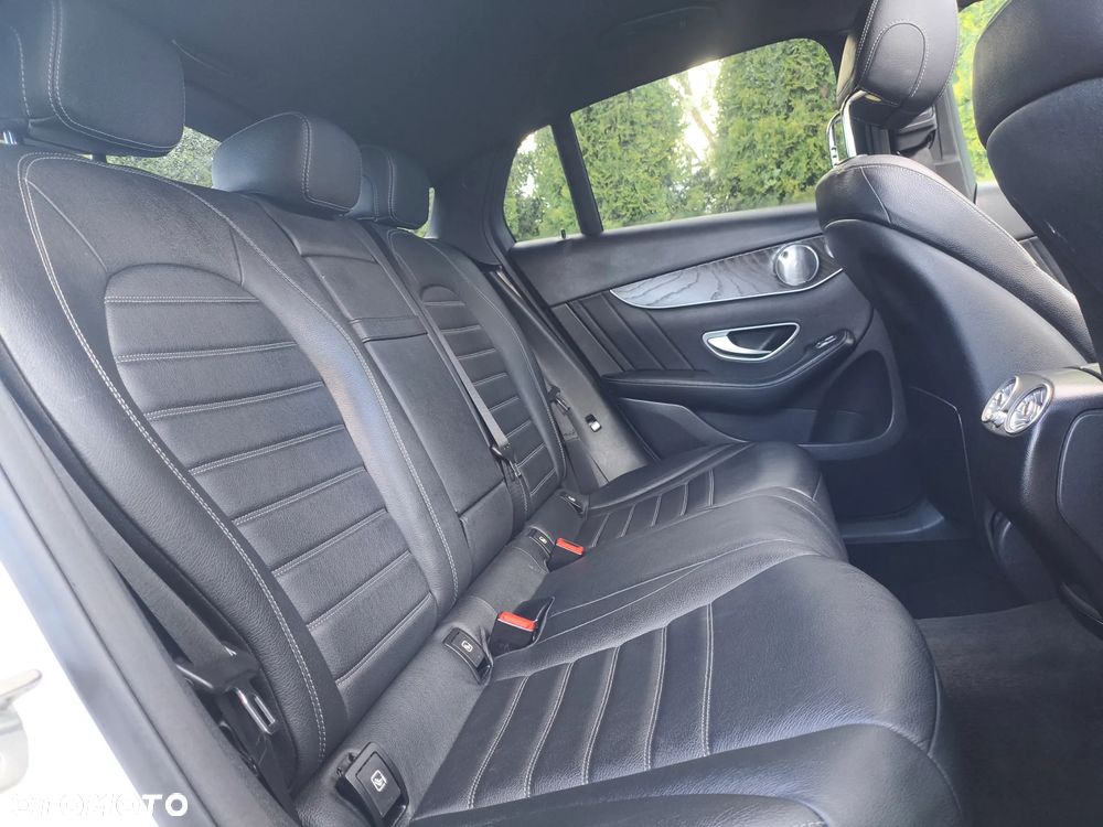 Mercedes-Benz GLC 300 4Matic 9G-TRONIC AMG Line - 19