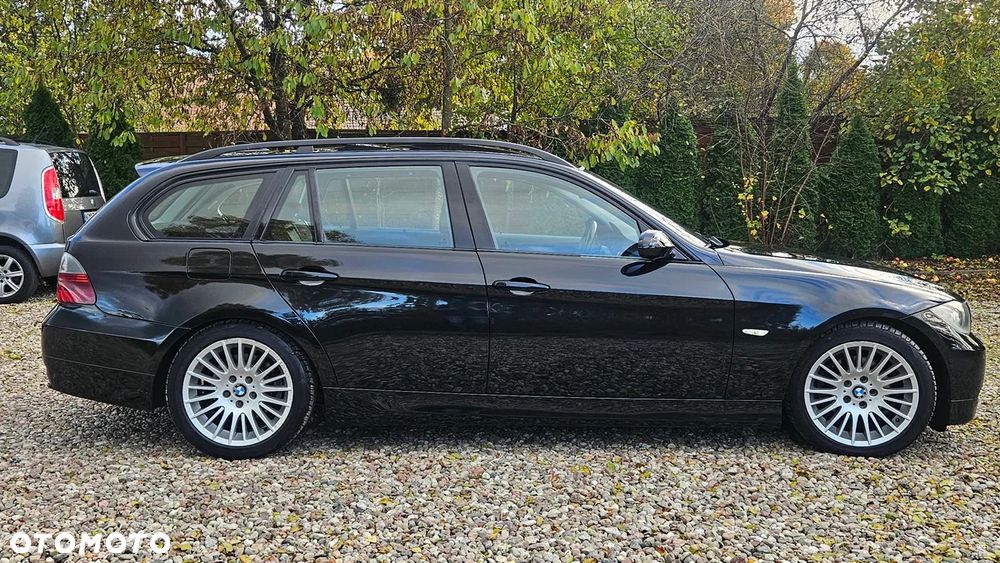 BMW Seria 3 325i Touring - 15