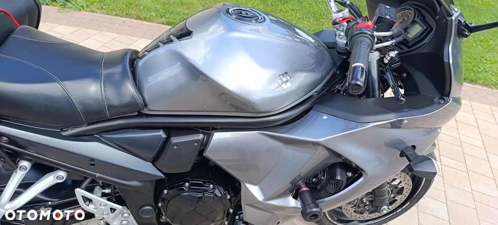 Suzuki GSX - 23