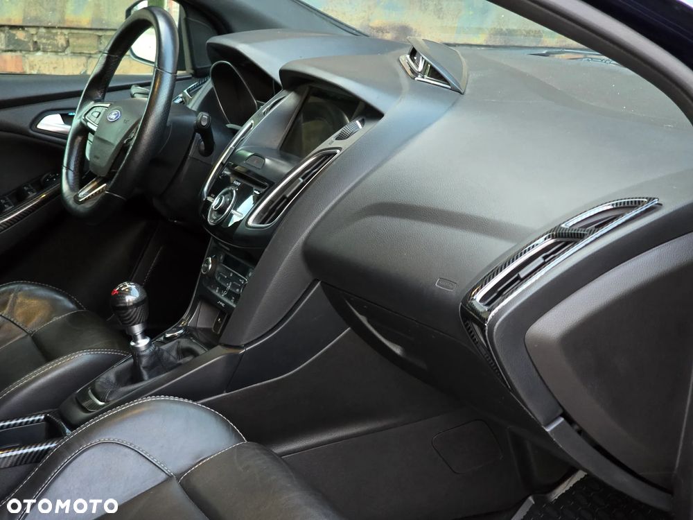 Ford Focus 2.0 EcoBoost ST - 26