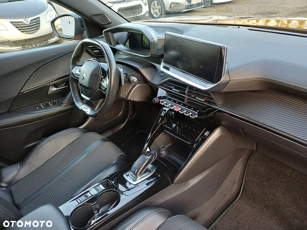Peugeot 2008 PureTech 130 EAT8 GT Pack - 12