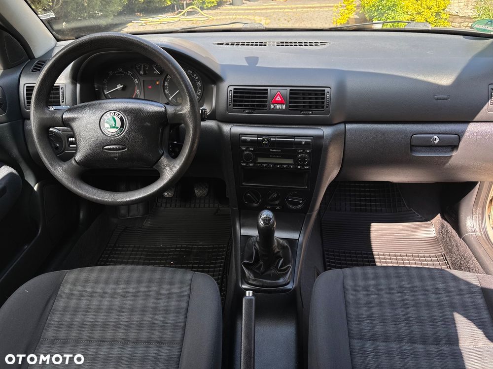 Skoda Octavia 1.6 Combi Classic - 8
