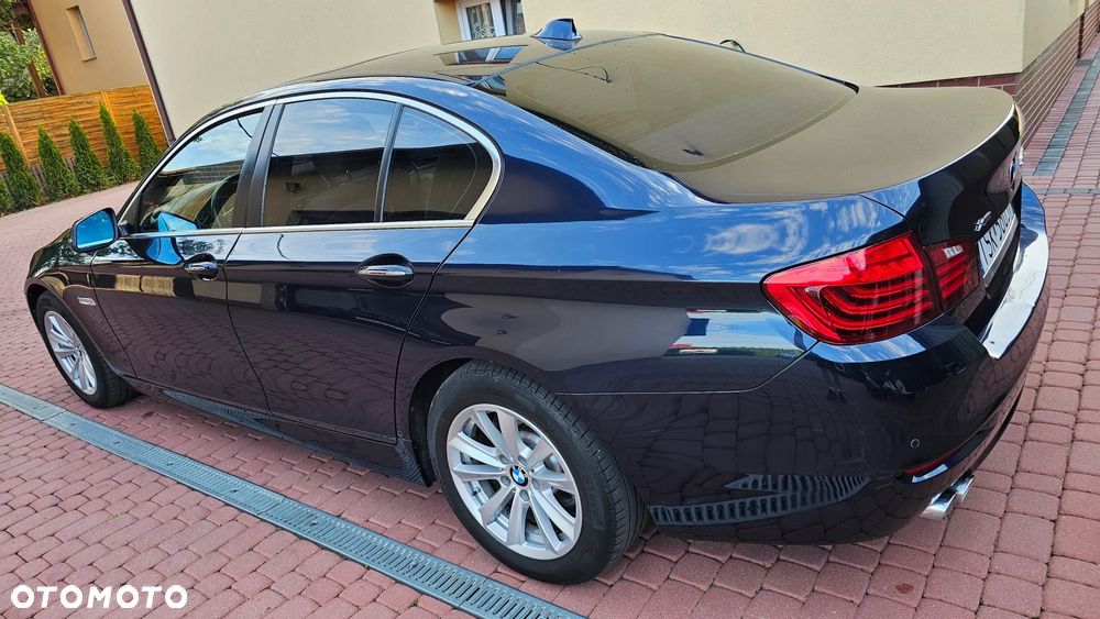 BMW Seria 5 528i xDrive Sport-Aut Luxury Line - 25