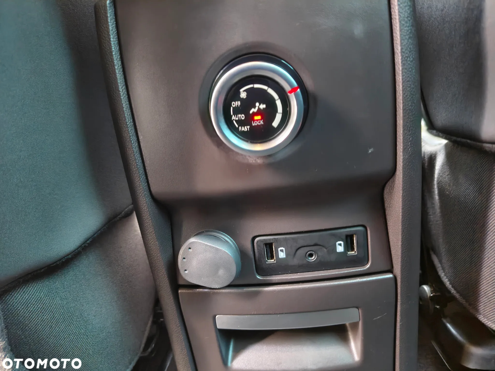 Renault Espace 1.6 dCi Energy Initiale Paris EDC - 17
