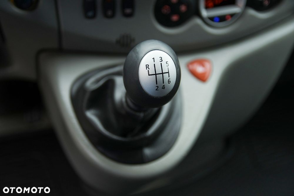 Renault Trafic Grand Passenger Black Edition - 23