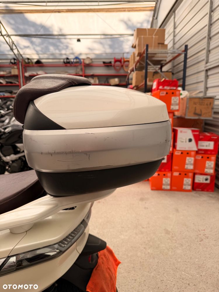 Piaggio X10 - 11