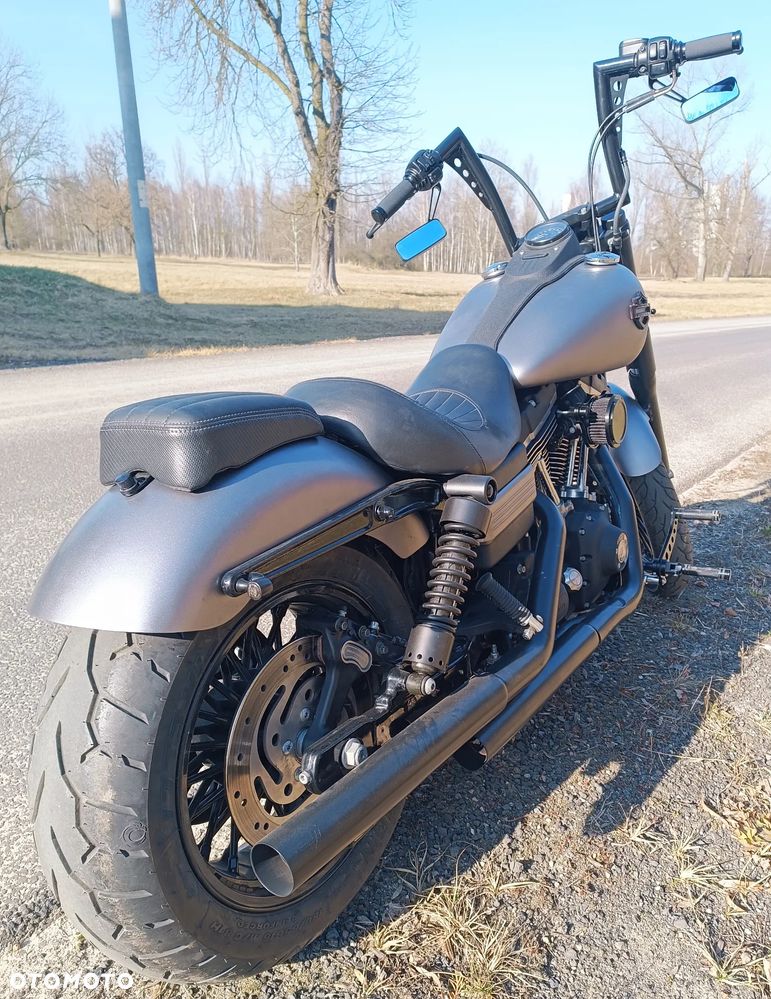 Harley-Davidson Dyna Street Bob - 13
