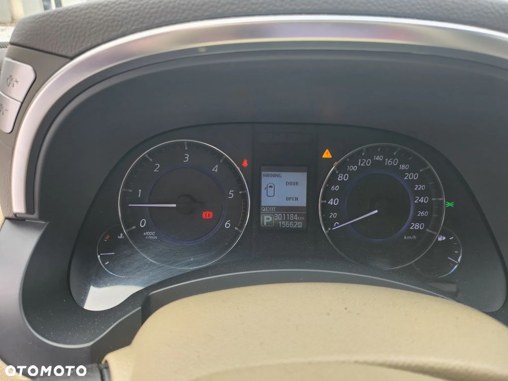 Infiniti Q70 3.0d S - 7