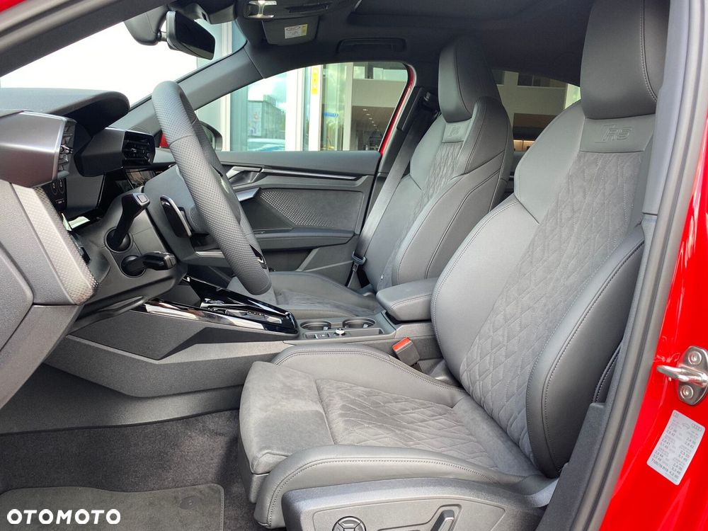 Audi RS3 Limousine - 12