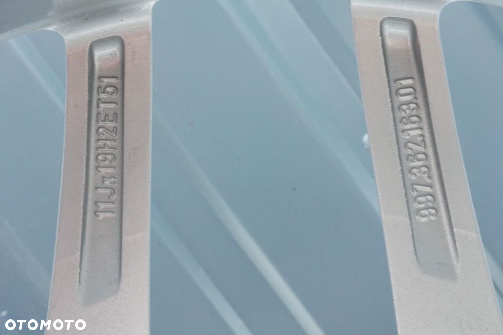 Porsche Carrera 997 5x130 19 11J et51 99736216301 - 5