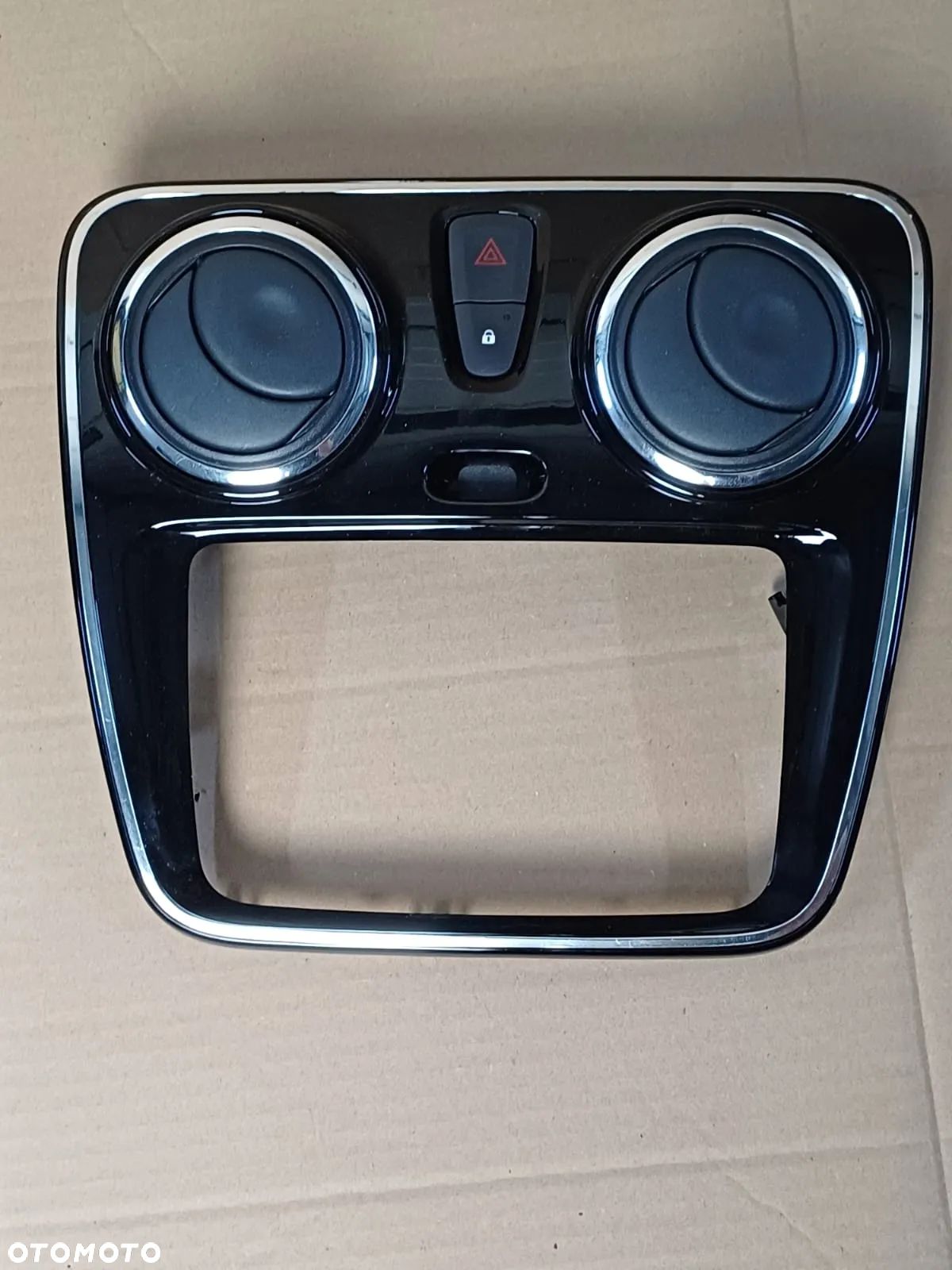 DACIA LODGY Ramka środkowa 682604219R - 1