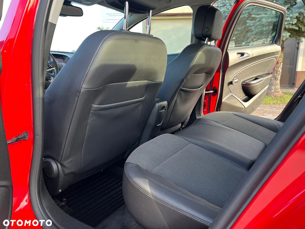 Opel Astra 1.6 NAVI - 24