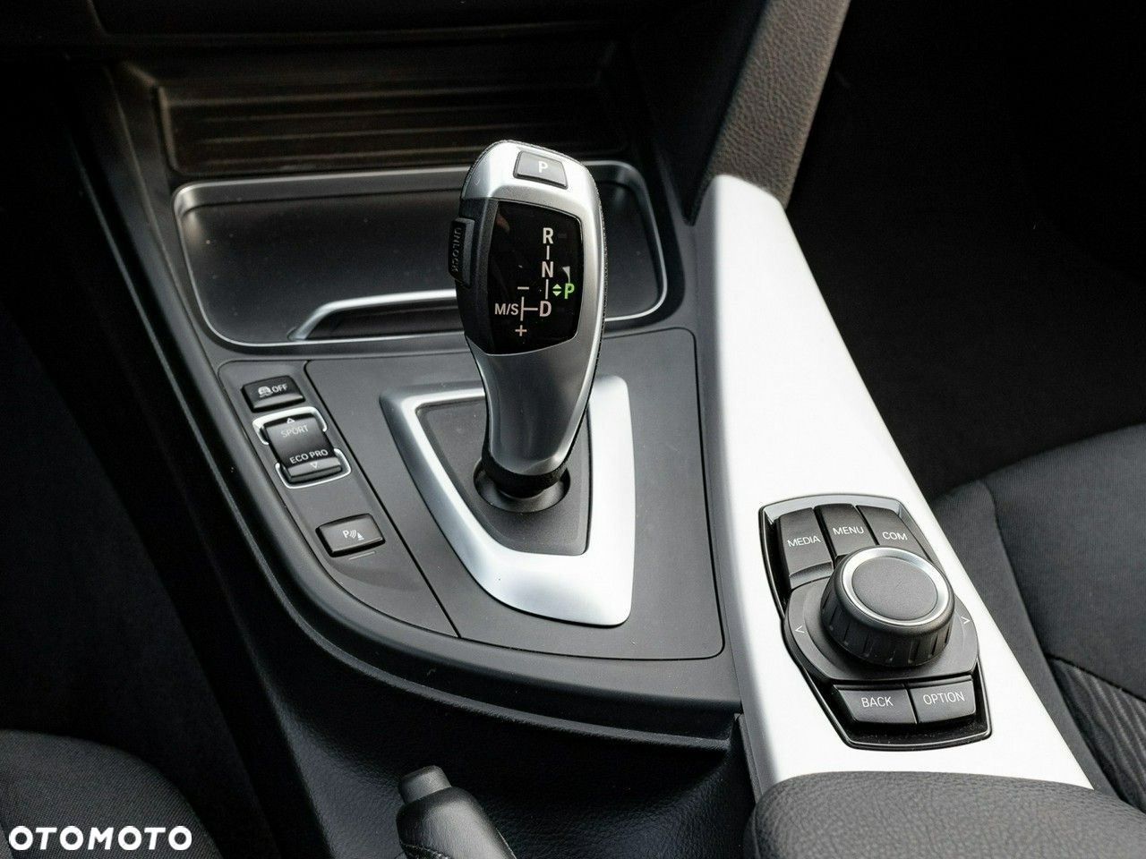 BMW Seria 3 330i xDrive Advantage - 21