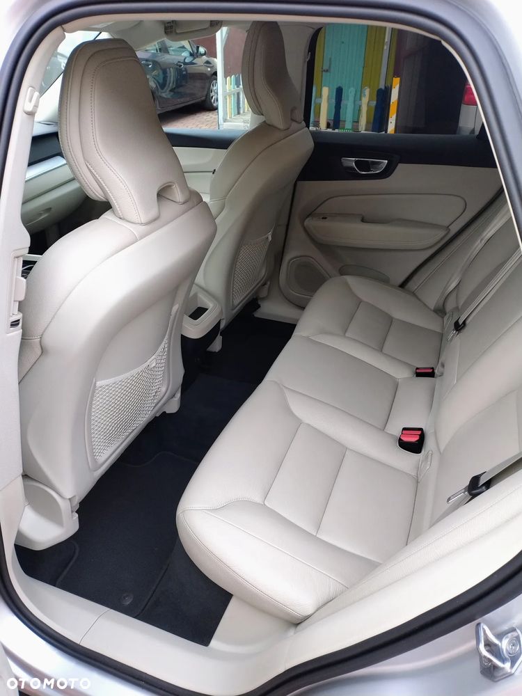 Volvo XC 60 B4 D AWD Ultimate Bright - 9