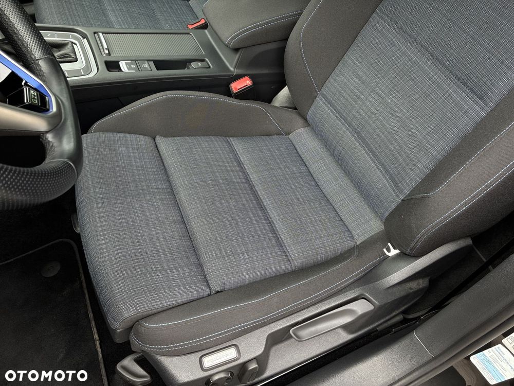 Volkswagen Passat - 12
