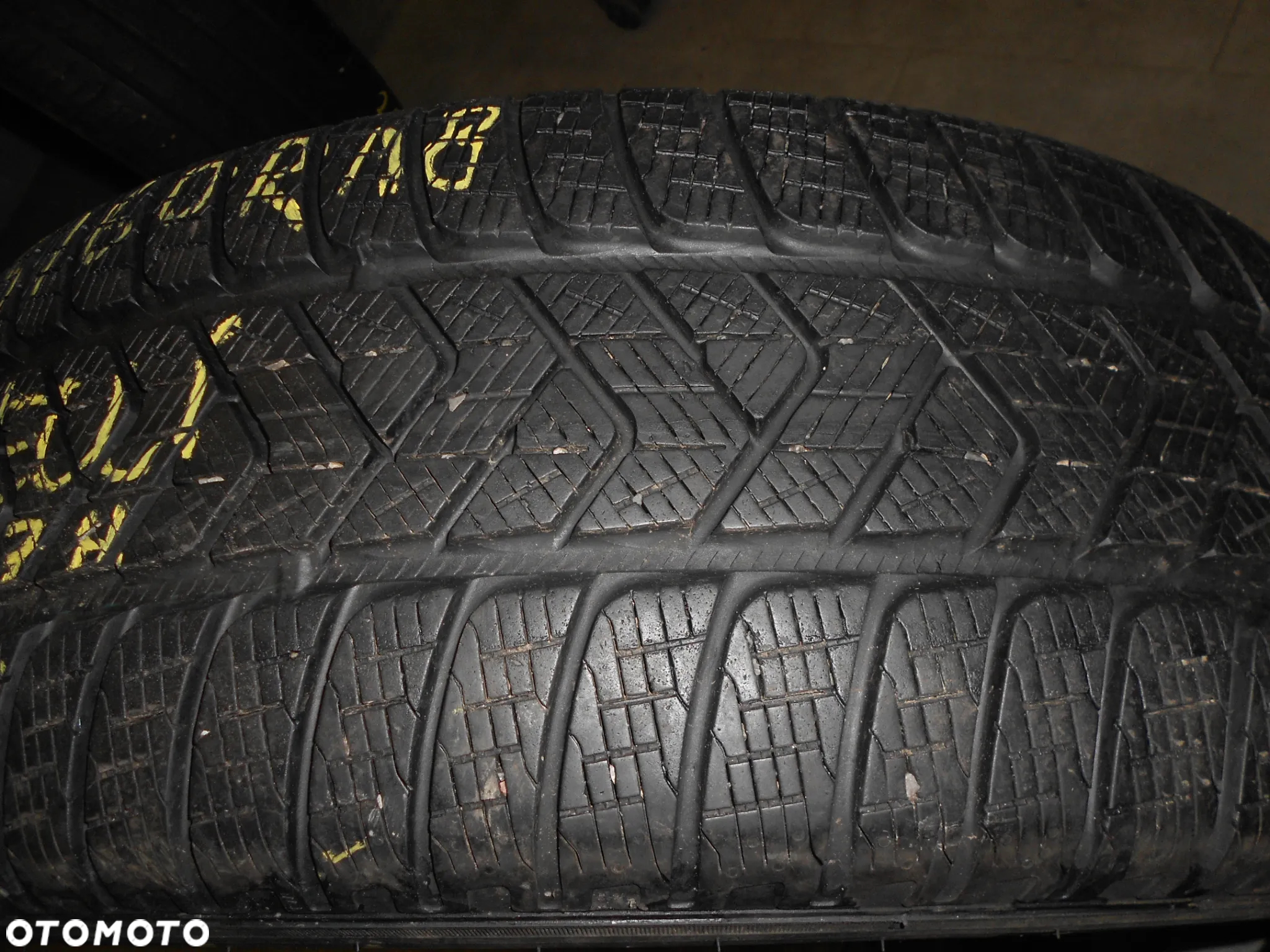 OPONA POJEDYNKA 235/60R18 PIRELLI SCORPION WINTER DOT 2318 8.2MM - 2
