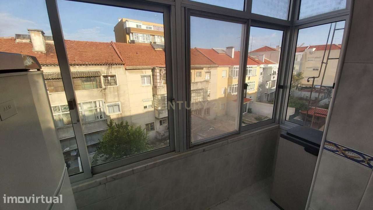 Apartamento T2 em Almada na Av. Nuno Alvares Pereira. - Grande imagem: 3/17