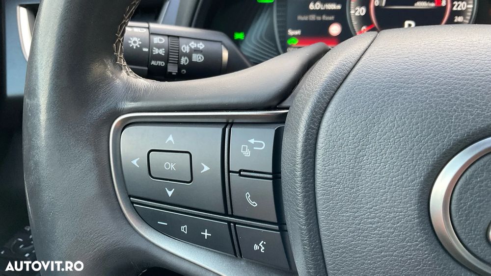 Lexus UX 250h FWD Business - 26