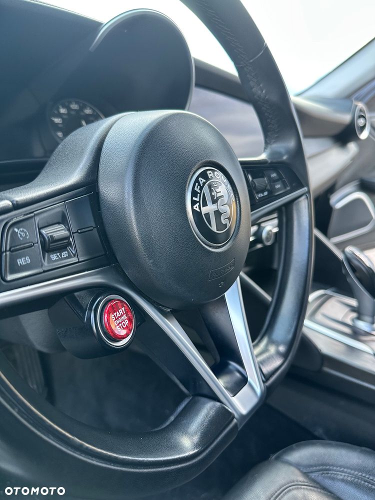 Alfa Romeo Giulia 2.0 Turbo 16V AT8 Veloce - 16