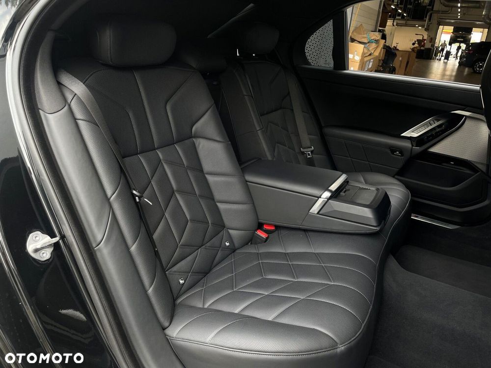 BMW Seria 7 - 24