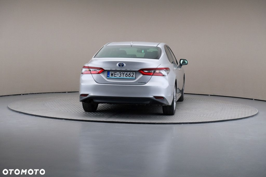 Toyota Camry - 5