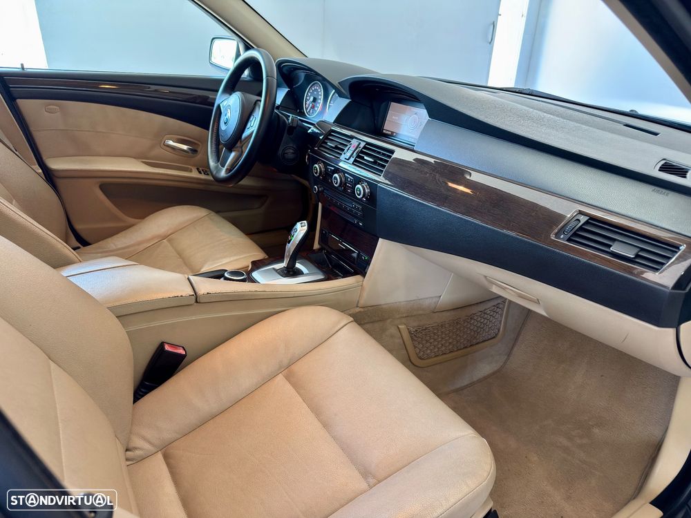 BMW 520 dA Touring Executive - 13