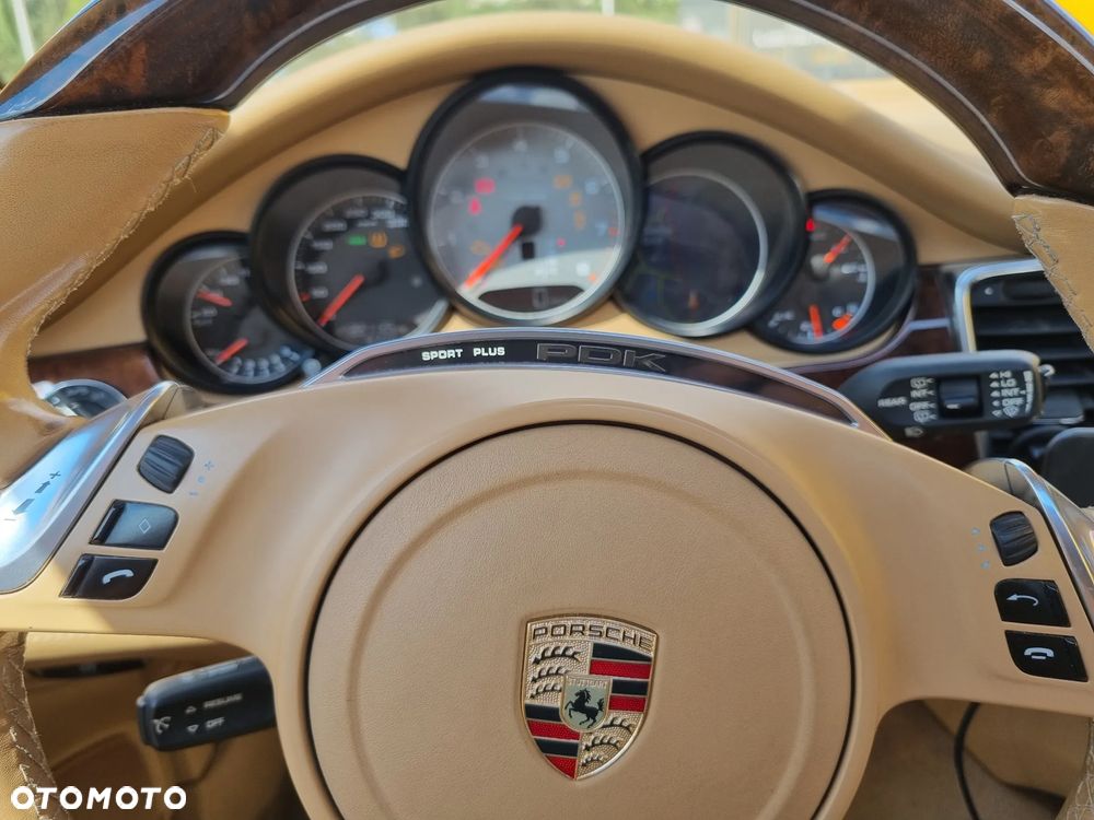 Porsche Panamera 4S - 32