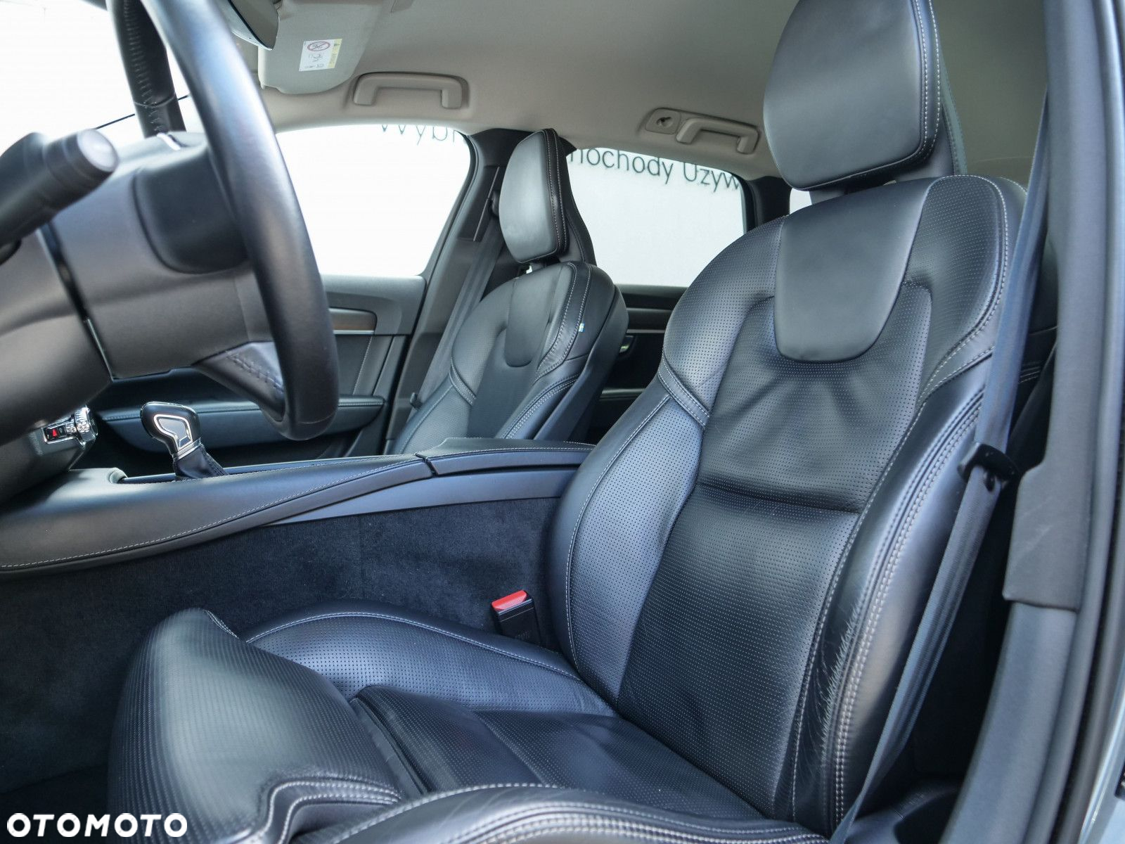 Volvo V90 Cross Country - 12